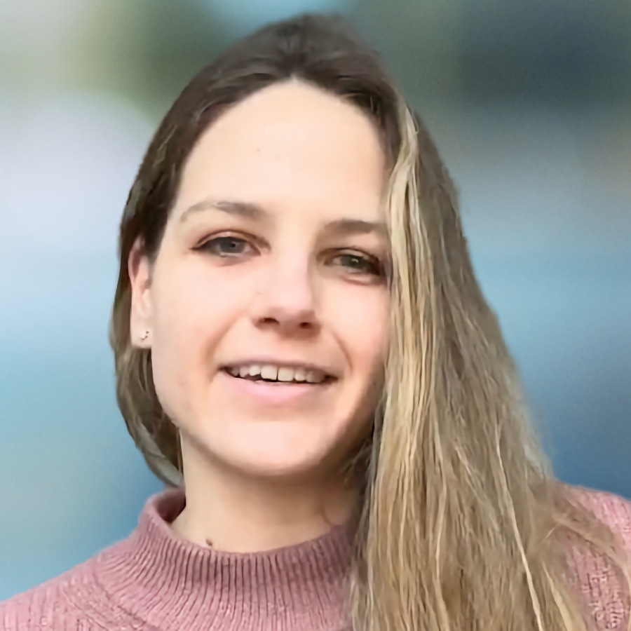 Headshot of Anna Scholcz, a smiling young woman with long hair